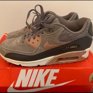 Gray and rose gold Nike Air Max 90 LTHR
